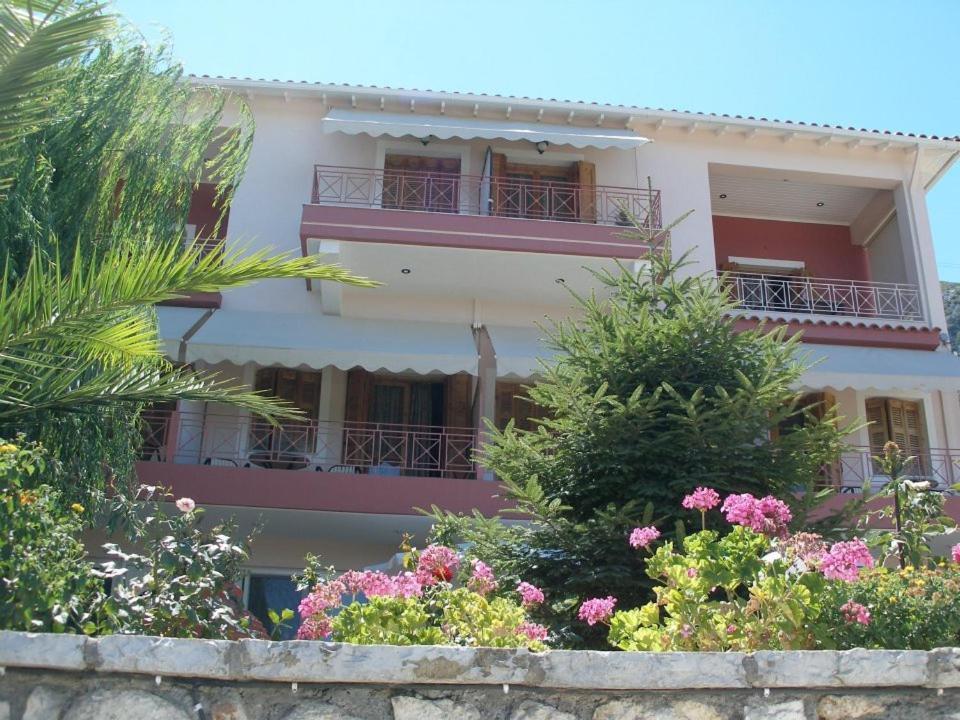 ניקיאנה Christianna Studios מראה חיצוני תמונה